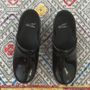 Dansko Black Patent Shoes. New without tags. Never use.